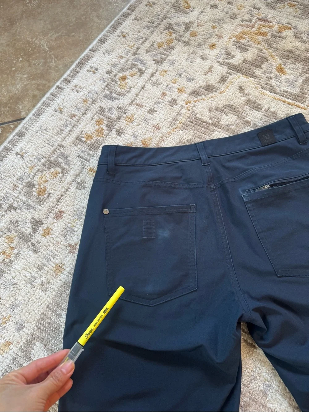 Vuori Meta Pant Men’s Navy Blue Stretch Athleisure Golf Chino Pants Flaw